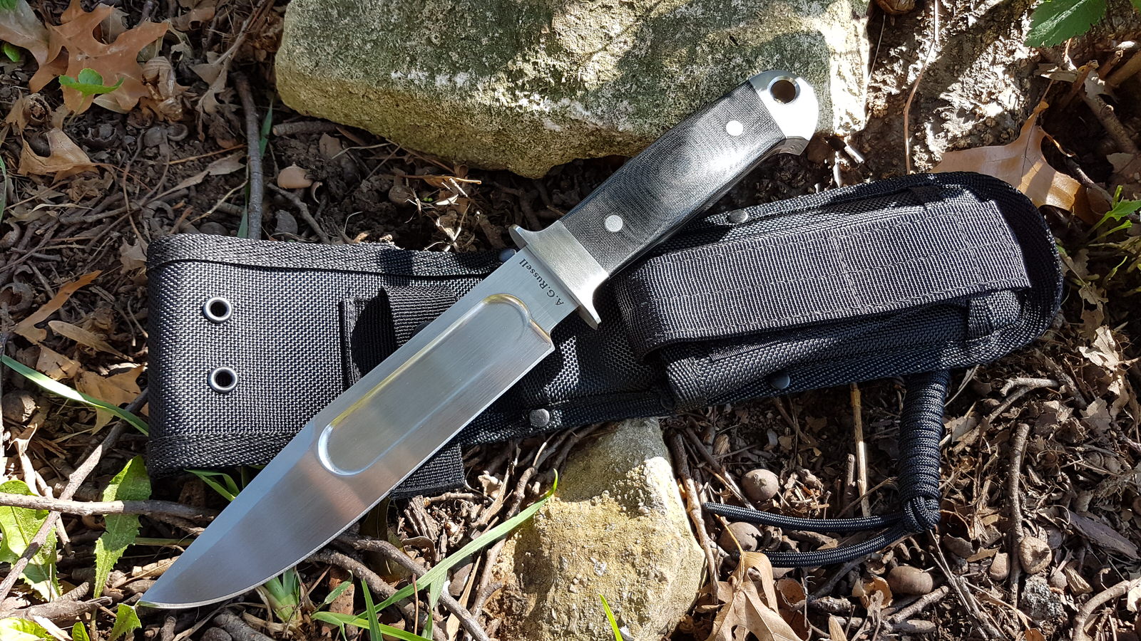 A.G. Russell Field Knife 2 - fixed blade with large fuller / blood groove